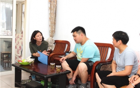 結對社區困難家庭，持續開(kāi)展資助助學(xué)