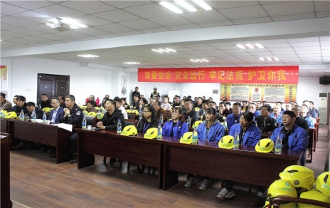 公司組織開(kāi)展交通安全主題宣教培訓暨電瓶車(chē)頭盔發(fā)放儀式