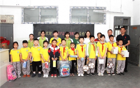 愛(ài)似水點(diǎn)點(diǎn) 溫情一片片，開(kāi)展“六一”校園慰問(wèn)