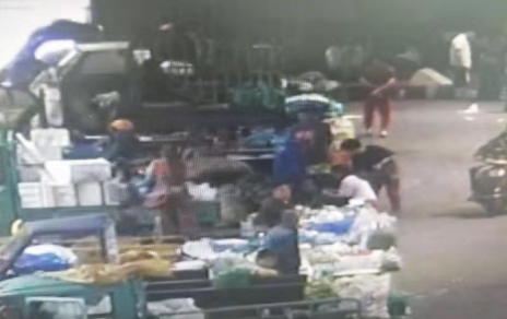 助人為樂(lè )正能量  情系菜農暖人心