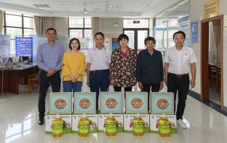 中秋國慶雙節前慰問(wèn)社區困難家庭