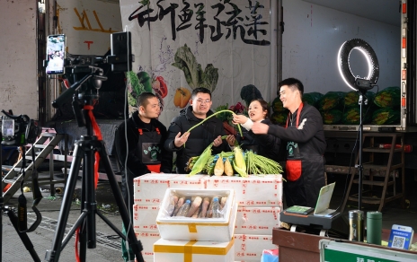 直播帶貨如約至，金籃子、銀籃子，不如裝滿(mǎn)老百姓的“菜籃子”！