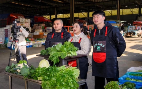 直播推廣本地菜，電視臺前來(lái)采風(fēng)